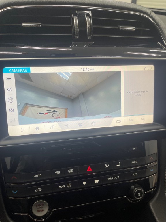 2017 Jaguar F-PACE Image 32