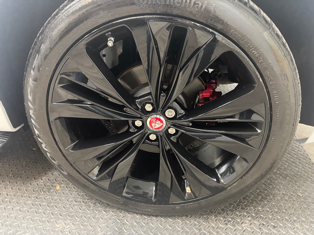2017 Jaguar F-PACE Image 37