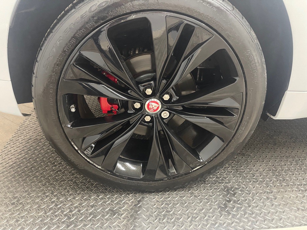 2017 Jaguar F-PACE Image 40