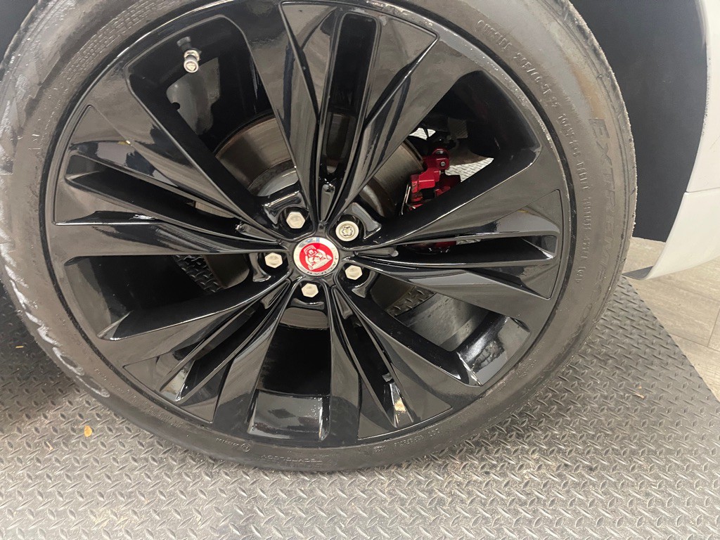 2017 Jaguar F-PACE Image 43