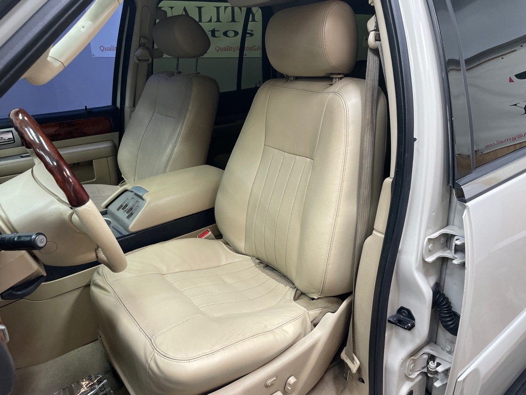 2006 Lincoln Navigator Image 6