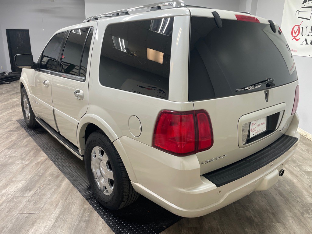 2006 Lincoln Navigator Image 8