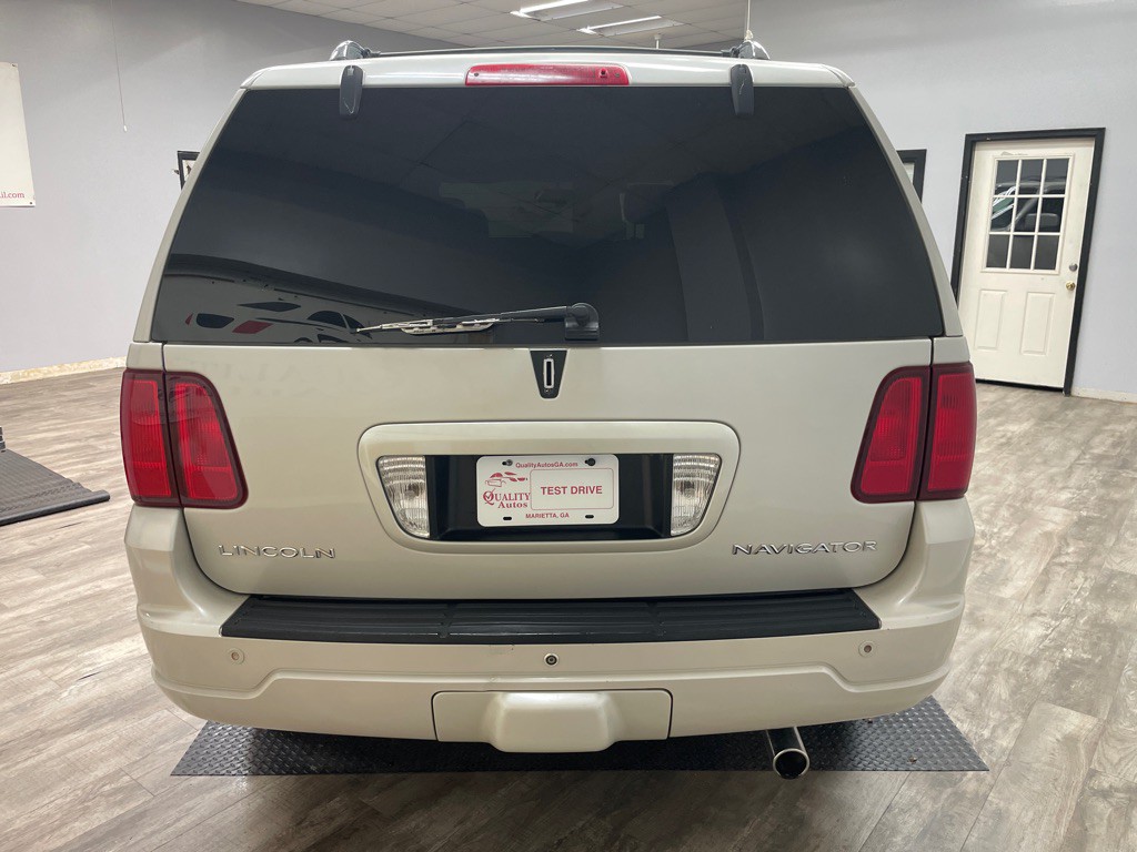 2006 Lincoln Navigator Image 9