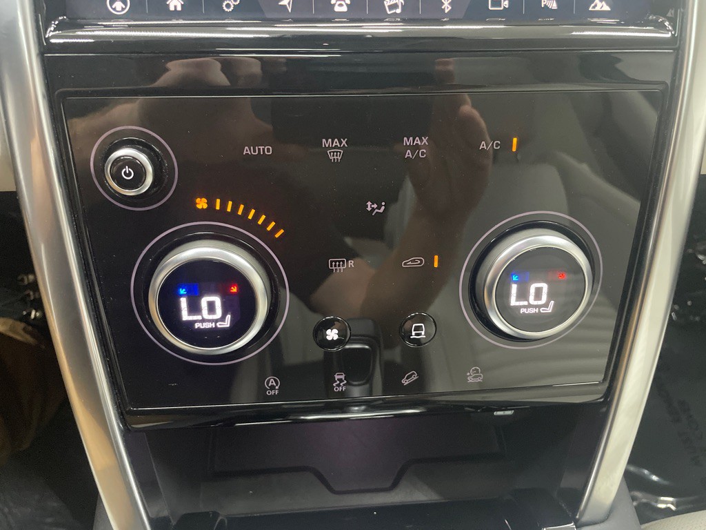 2020 Land Rover Discovery Sport Image 26