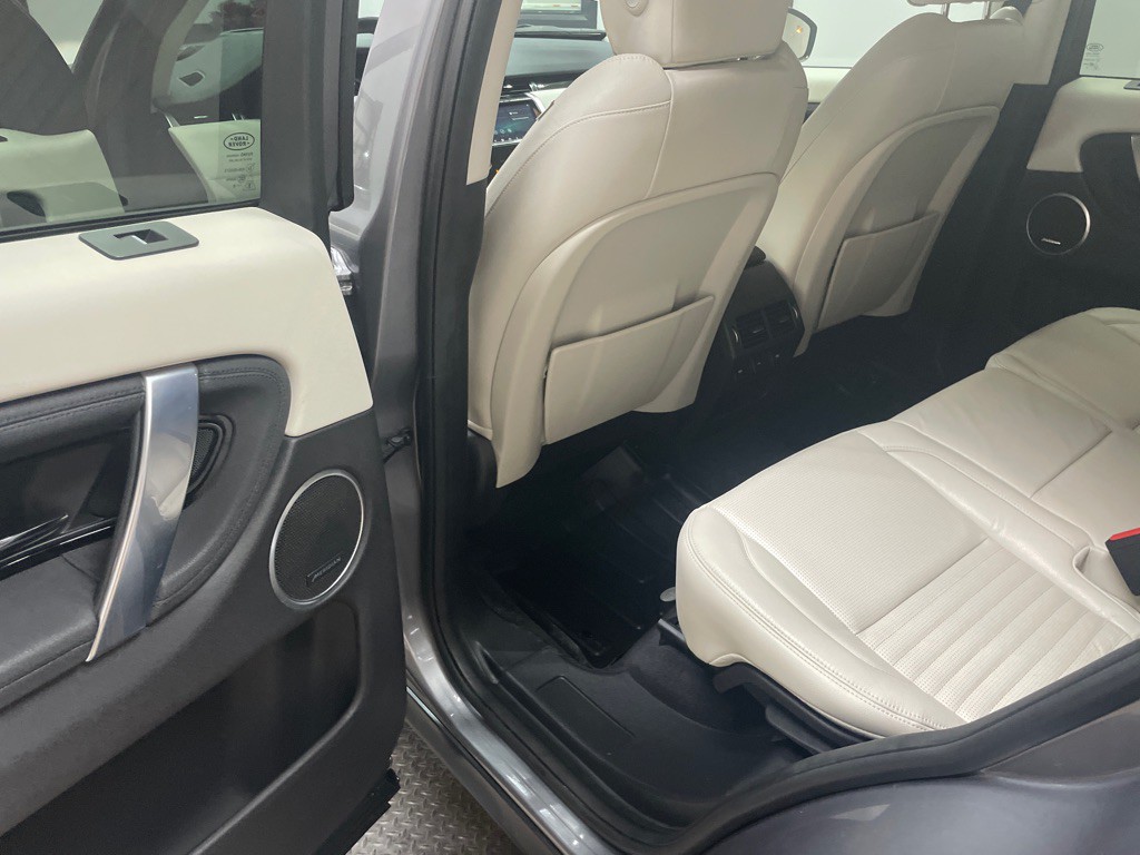 2020 Land Rover Discovery Sport Image 32