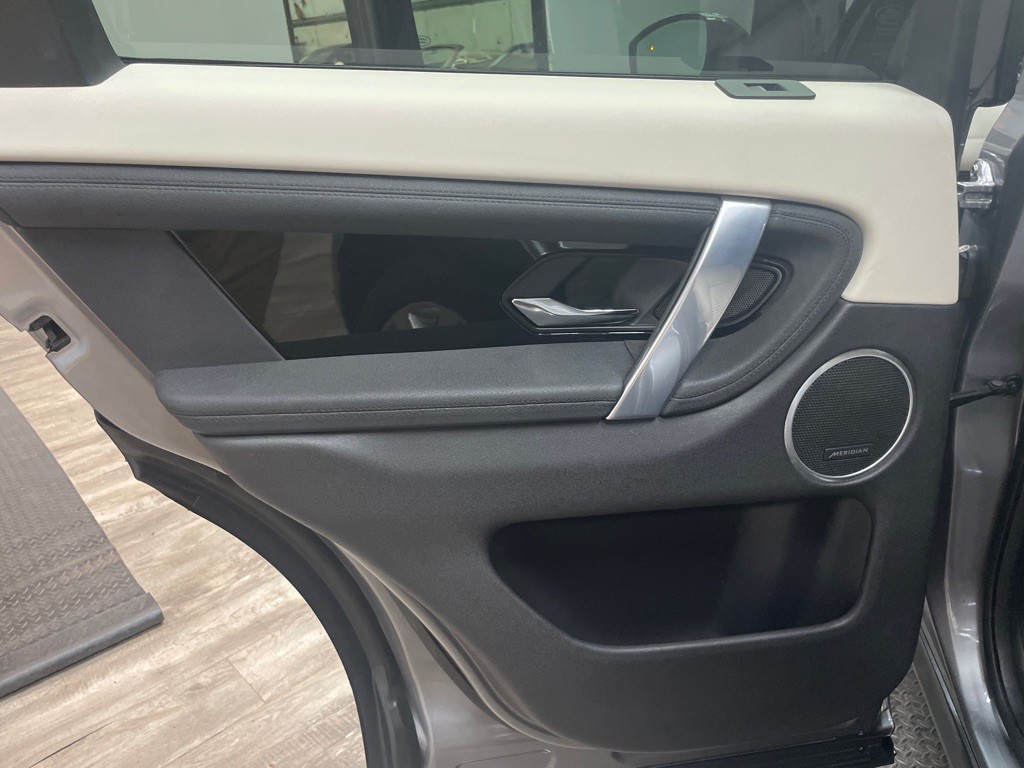2020 Land Rover Discovery Sport Image 33