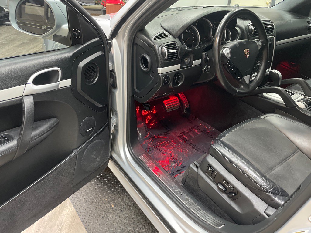 2010 Porsche Cayenne Image 2