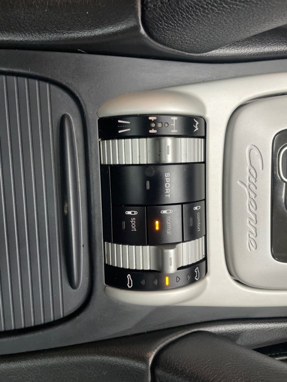 2010 Porsche Cayenne Image 24