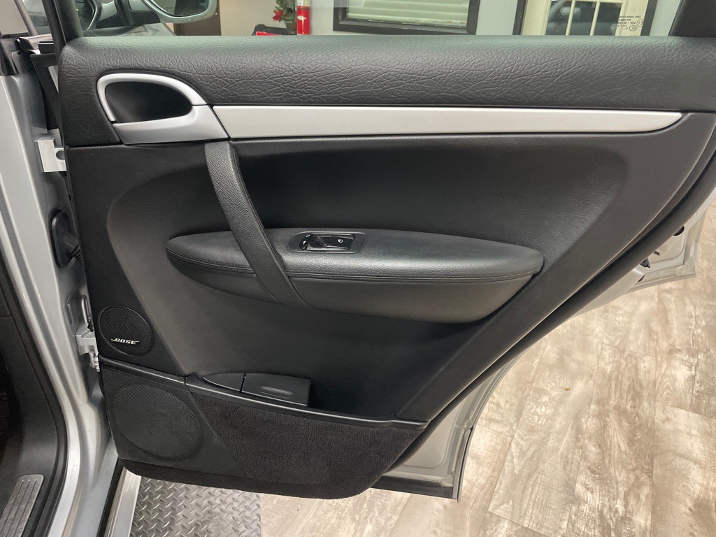 2010 Porsche Cayenne Image 32