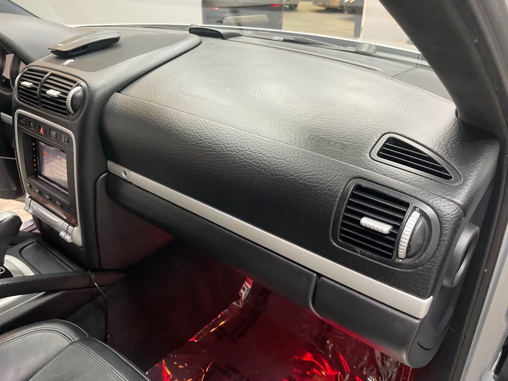 2010 Porsche Cayenne Image 41