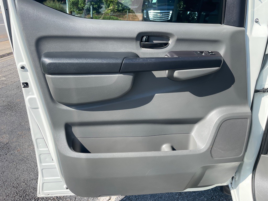 2015 Nissan NV Image 12