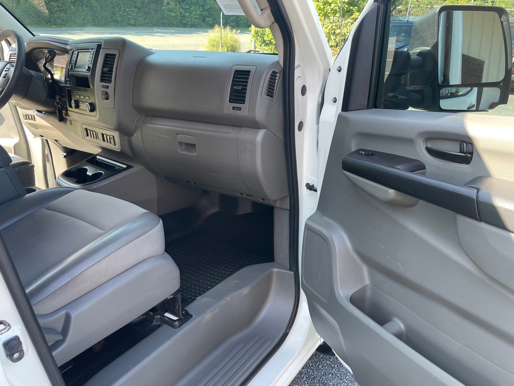 2015 Nissan NV Image 18