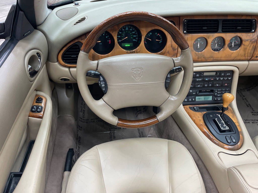 2001 Jaguar XK-Series Image 30