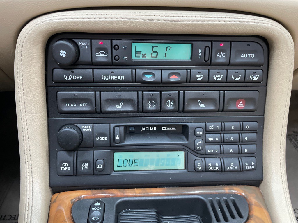 2001 Jaguar XK-Series Image 34
