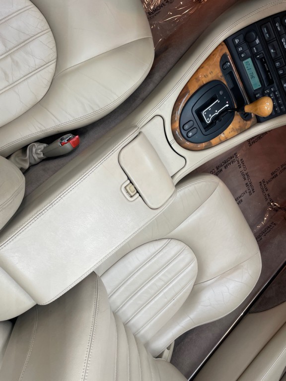 2001 Jaguar XK-Series Image 36