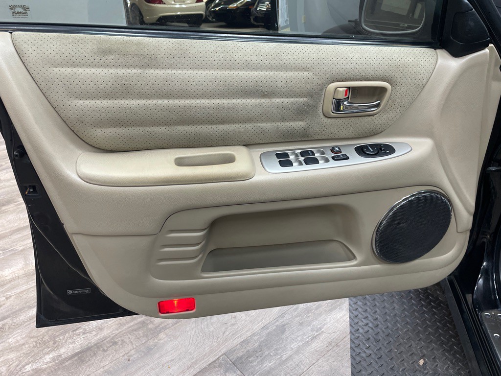 2005 Lexus IS Image 16