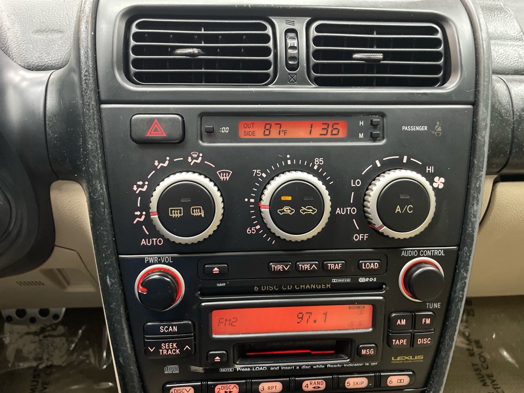 2005 Lexus IS Image 22