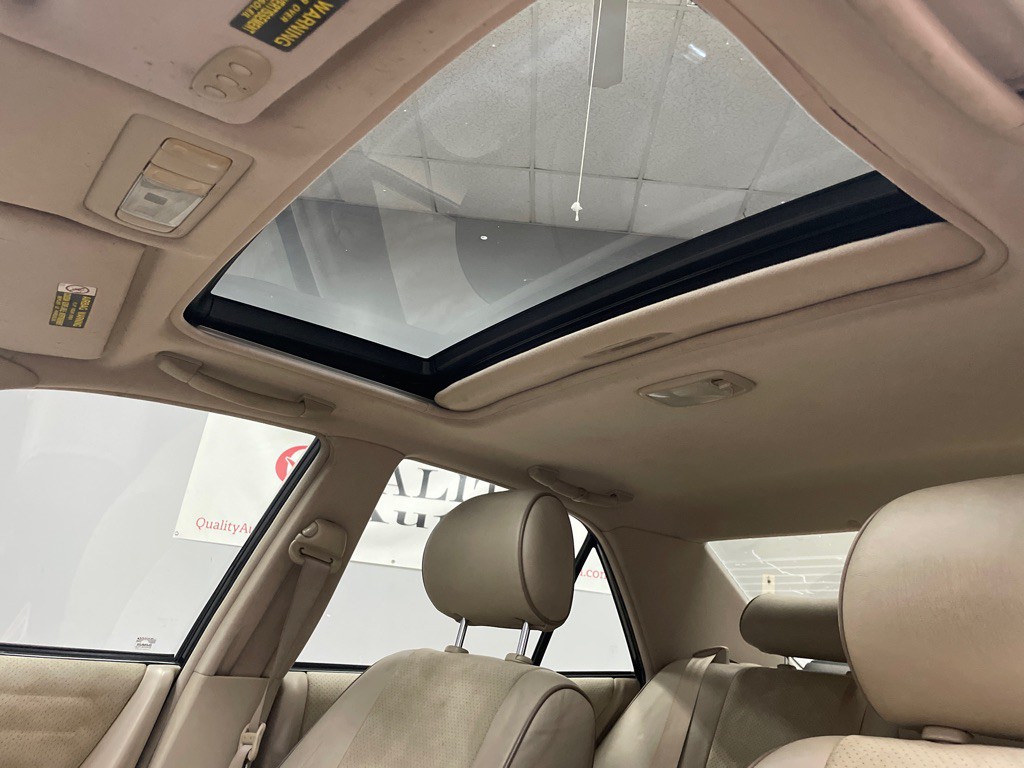 2005 Lexus IS Image 25