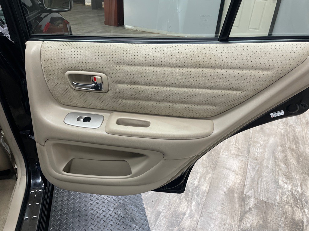 2005 Lexus IS Image 32