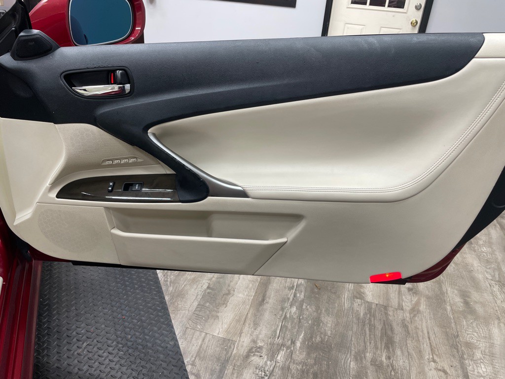 2010 Lexus IS Image 39