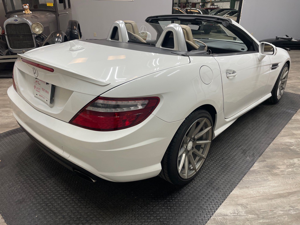 2015 Mercedes-Benz SLK-Class Image 10