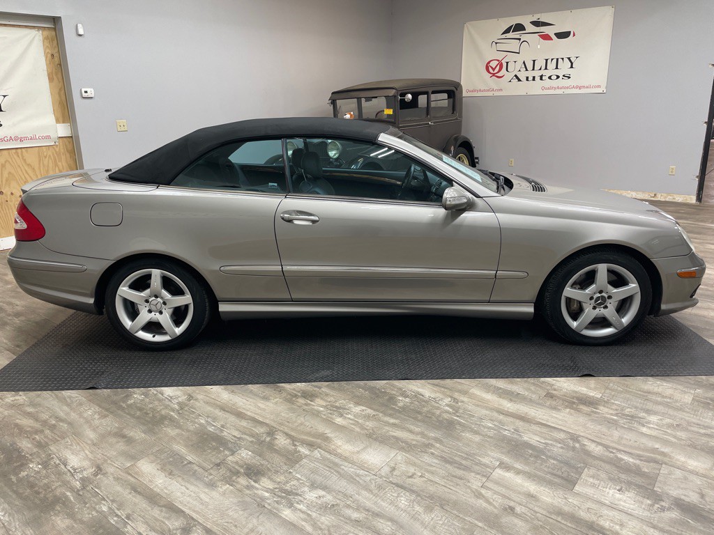 2005 Mercedes-Benz CLK-Class Image 2