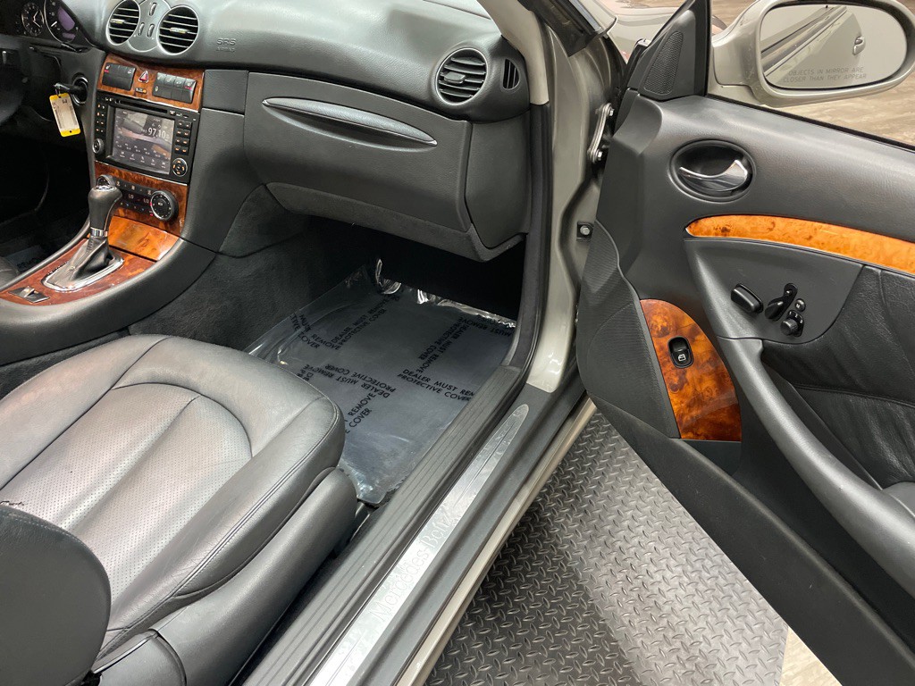 2005 Mercedes-Benz CLK-Class Image 33