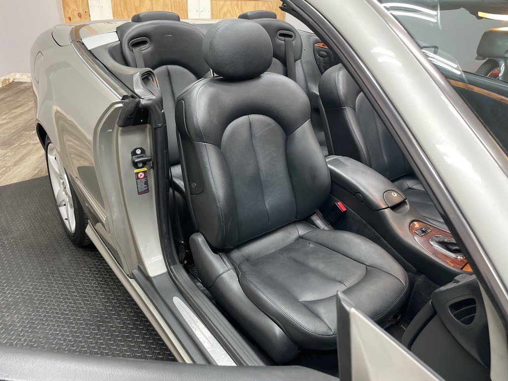 2005 Mercedes-Benz CLK-Class Image 35