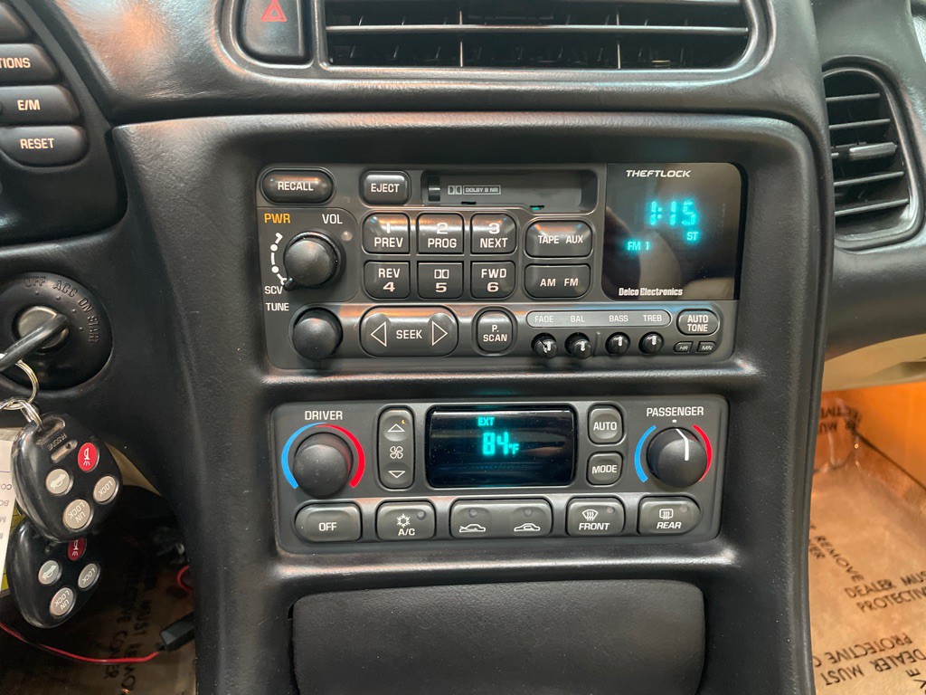 1998 Chevrolet Corvette Image 31