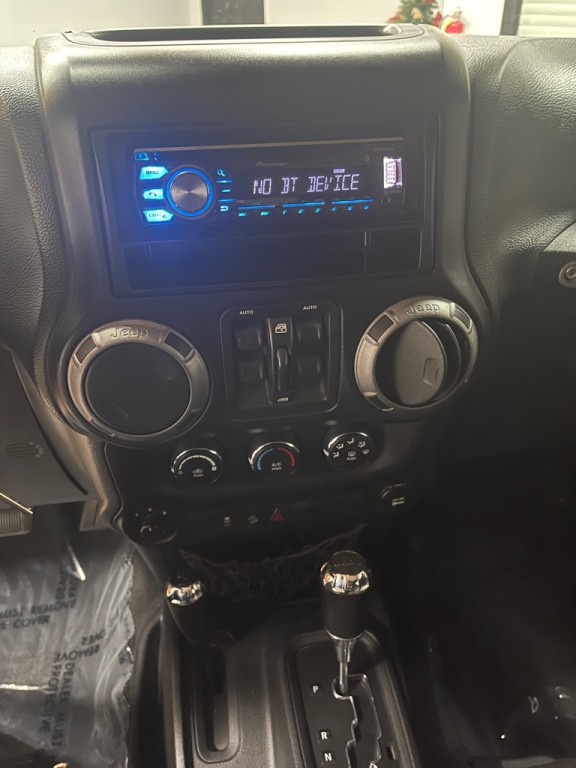 2012 Jeep Wrangler Unlimited Image 32