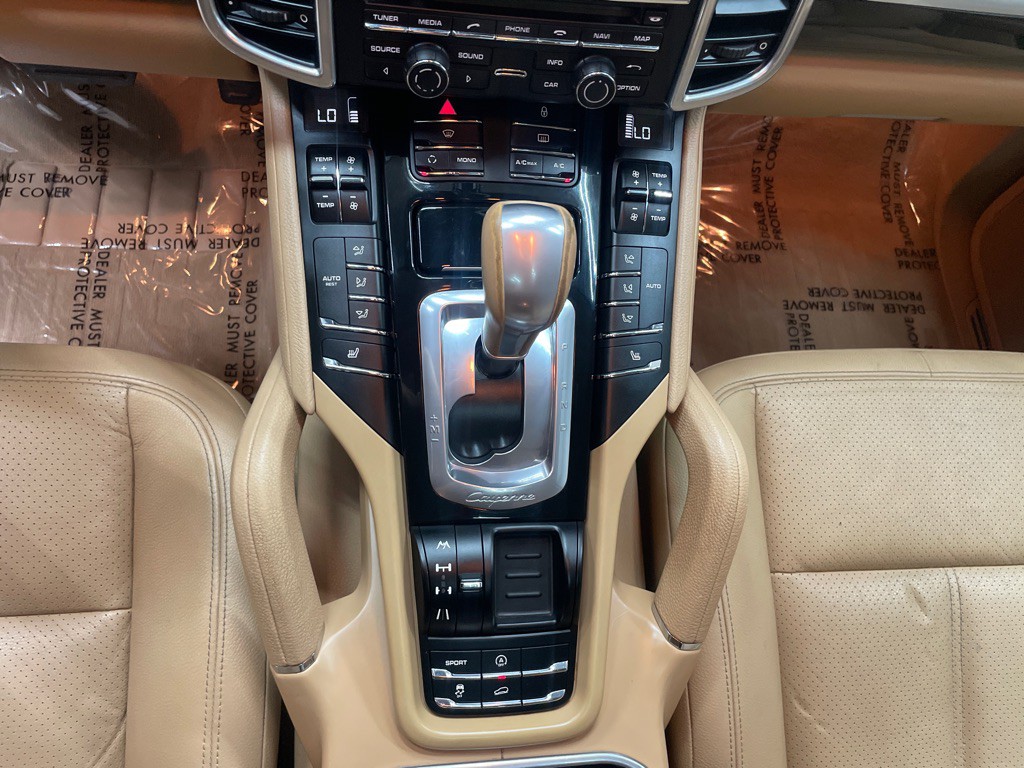 2012 Porsche Cayenne Image 25