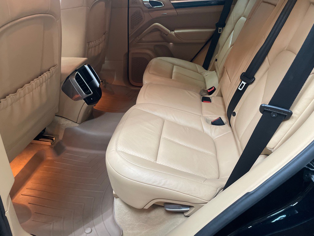 2012 Porsche Cayenne Image 32