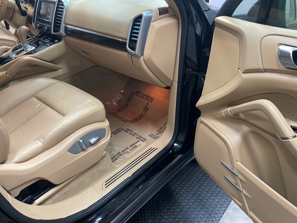 2012 Porsche Cayenne Image 38
