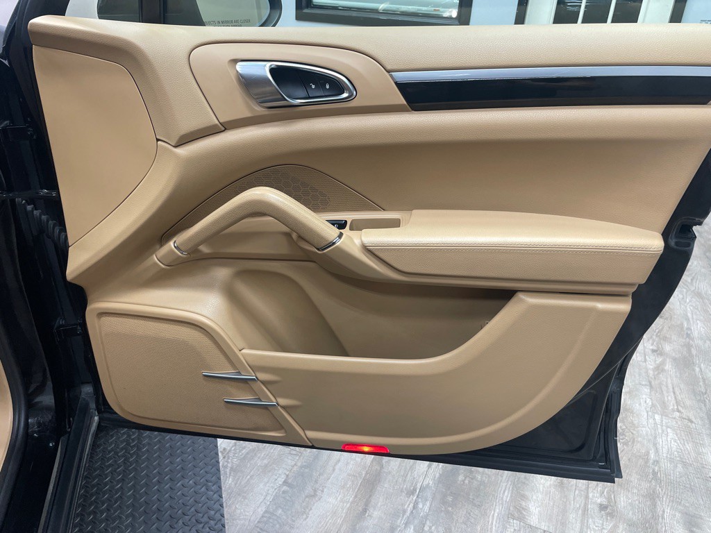 2012 Porsche Cayenne Image 39