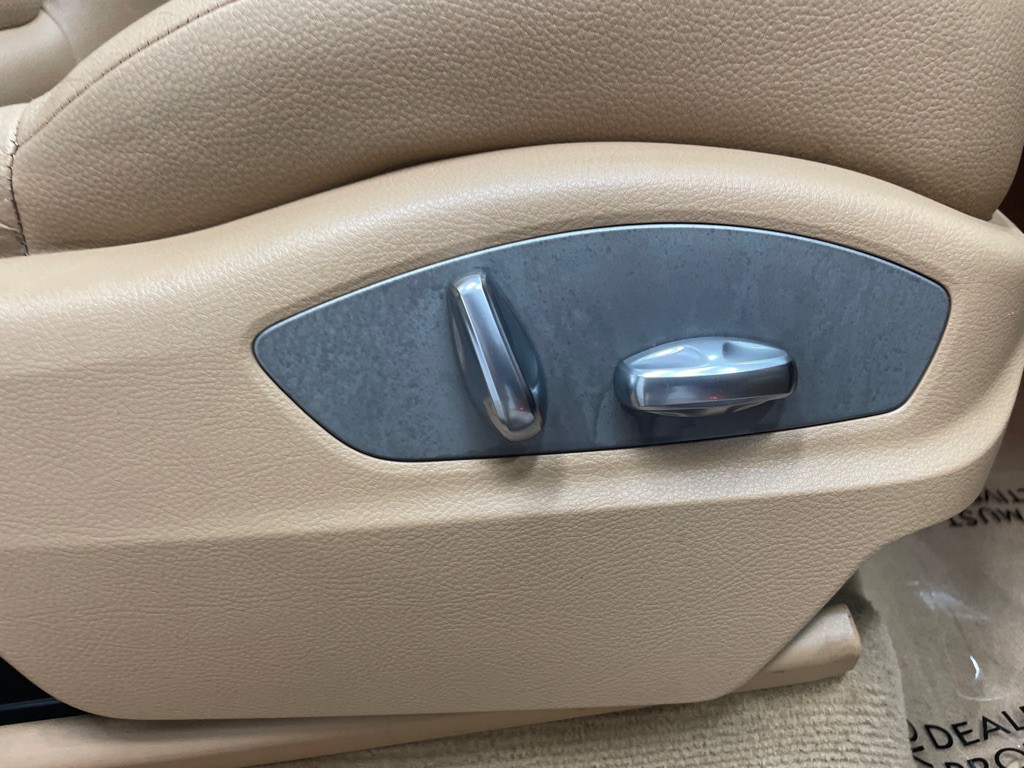 2012 Porsche Cayenne Image 40