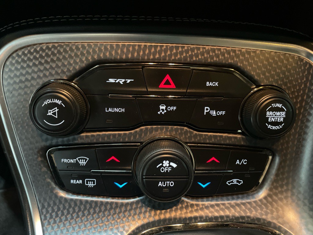 2015 Dodge Challenger Image 25
