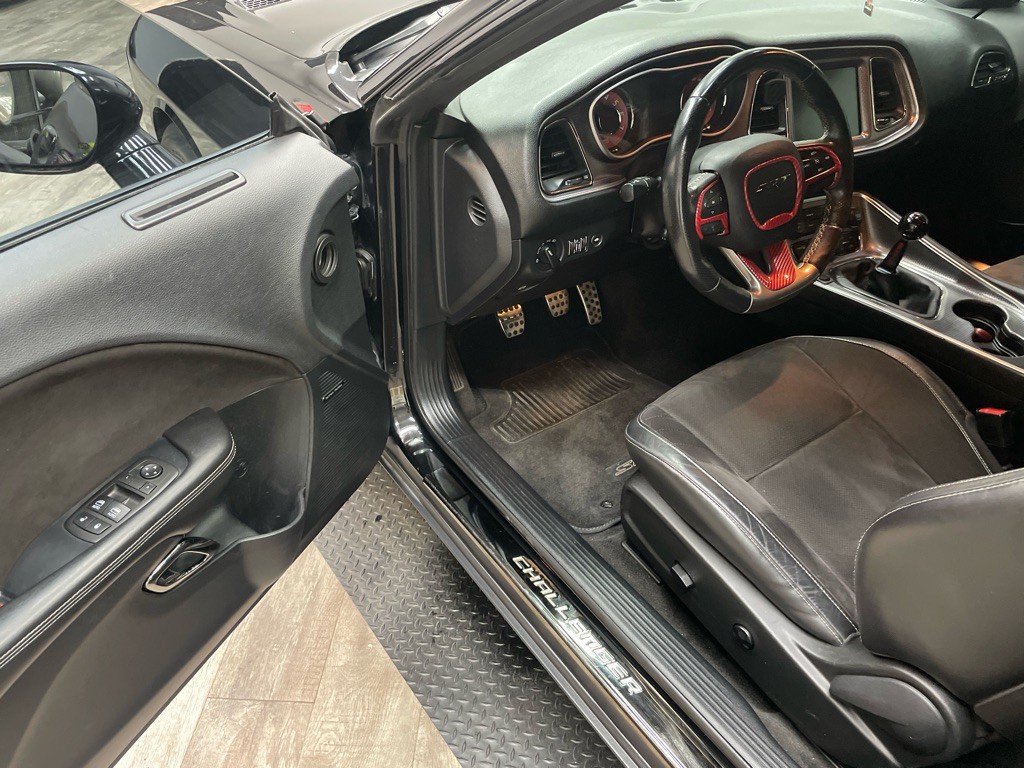 2015 Dodge Challenger Image 4