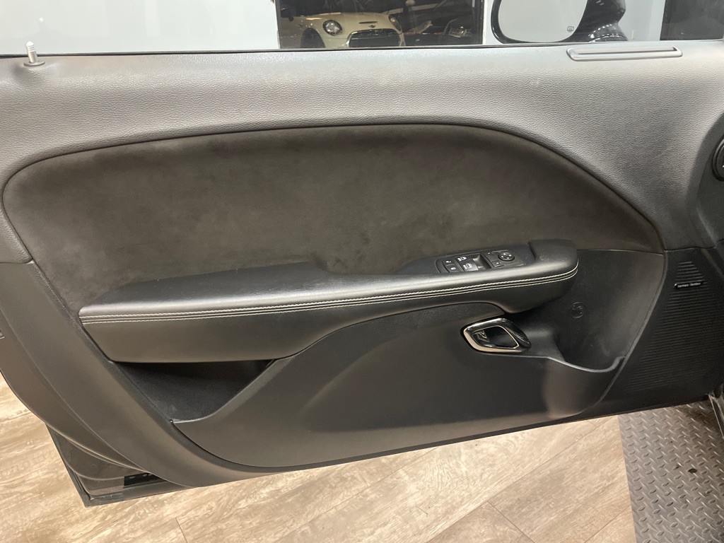 2015 Dodge Challenger Image 16