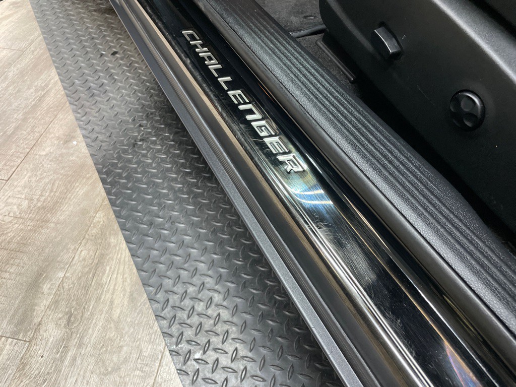 2015 Dodge Challenger Image 17