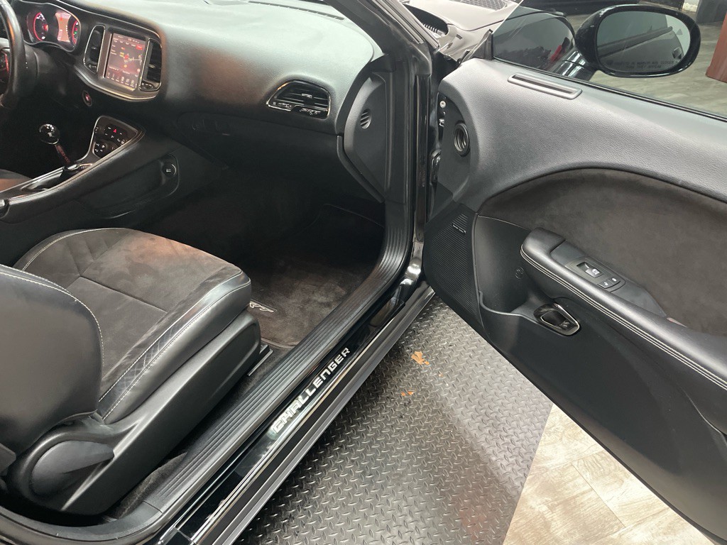 2015 Dodge Challenger Image 31