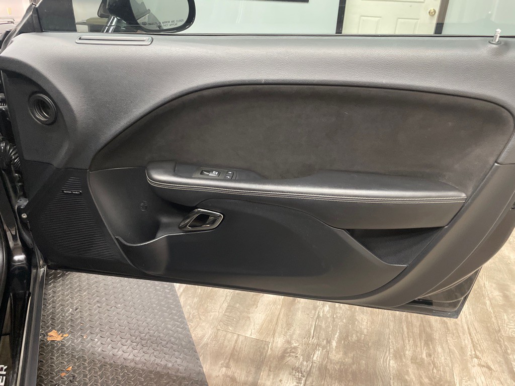 2015 Dodge Challenger Image 32