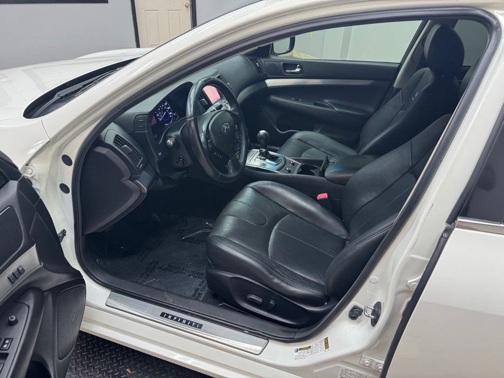 2013 INFINITI G37 Image 3