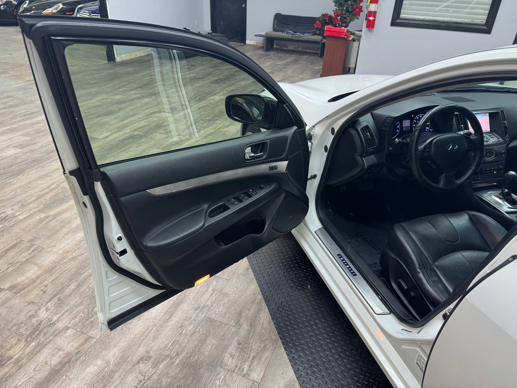 2013 INFINITI G37 Image 11