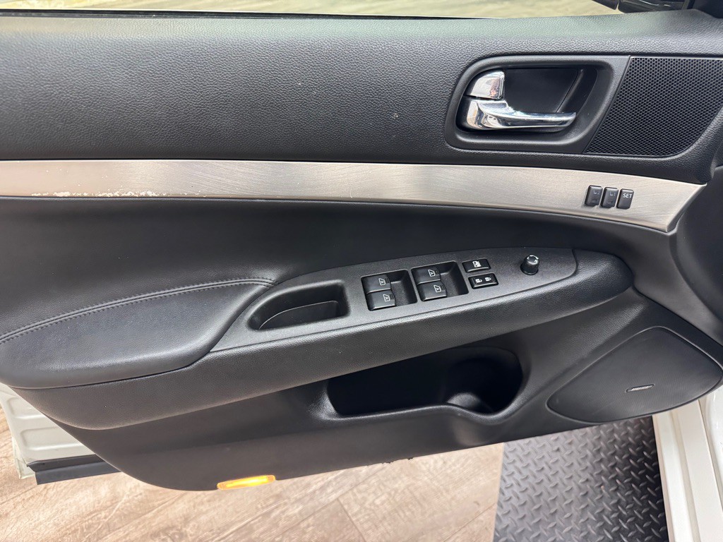 2013 INFINITI G37 Image 12