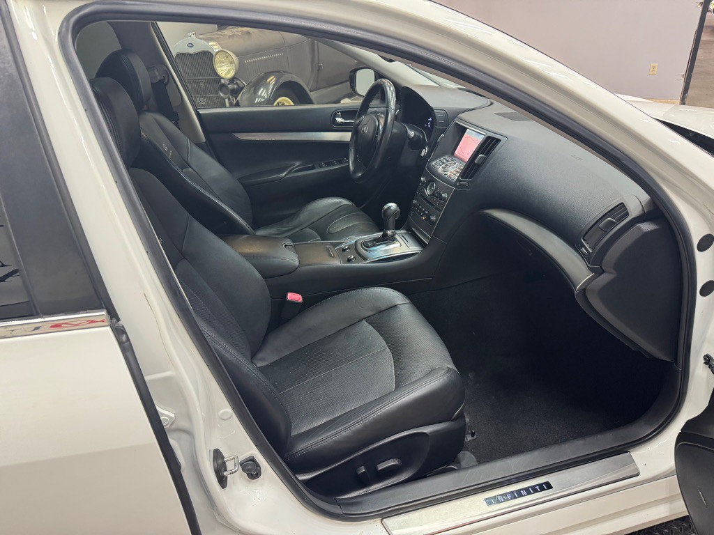 2013 INFINITI G37 Image 40