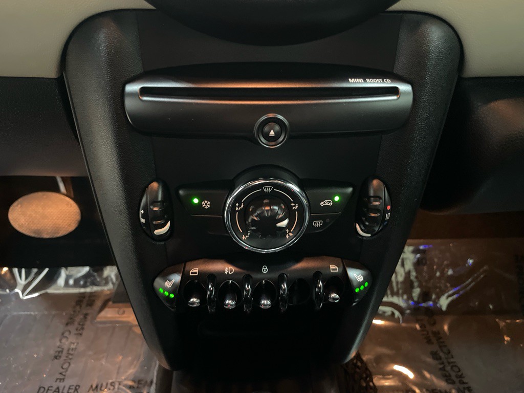 2012 MINI Cooper Image 23