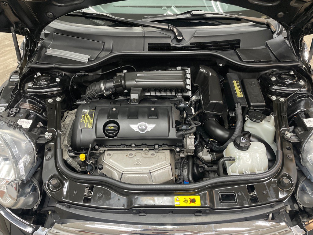 2012 MINI Cooper Image 35