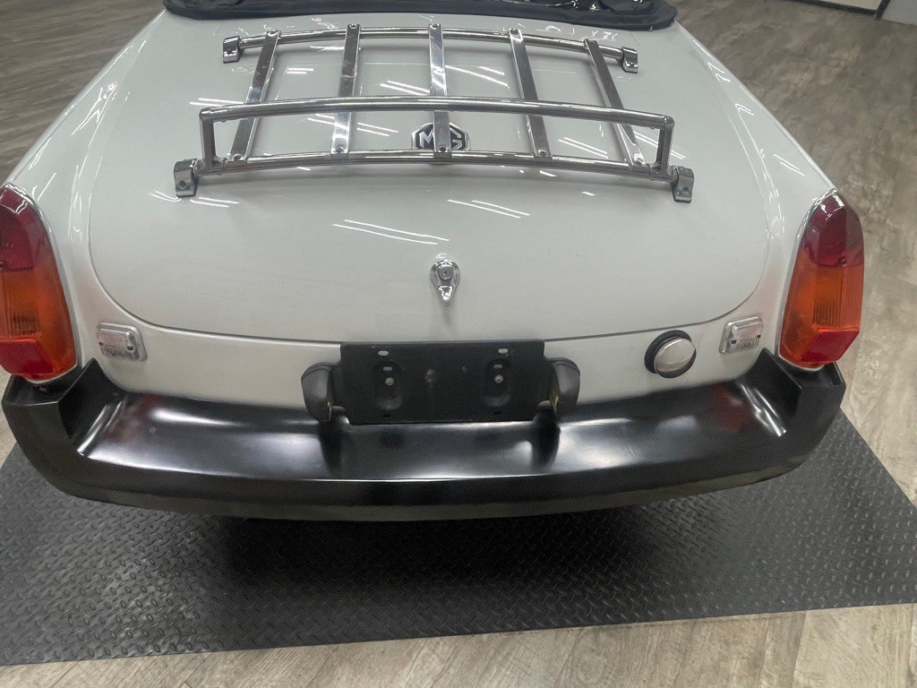 1977 MG MGB Image 11