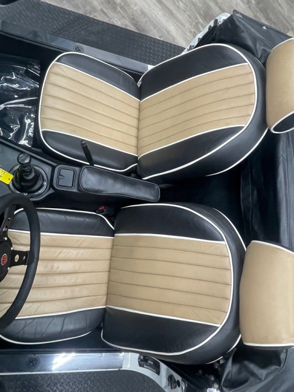 1977 MG MGB Image 32