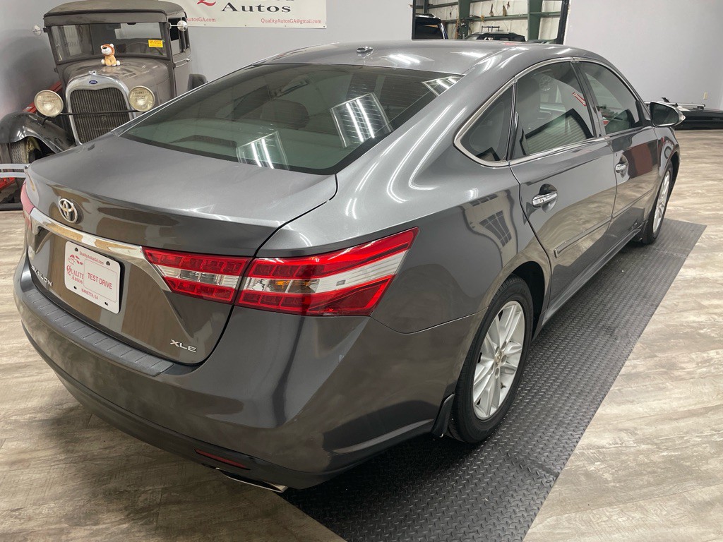 2015 Toyota Avalon Image 9
